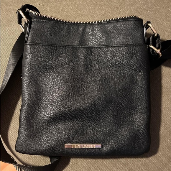 Steve madden shoulder bag,Like new !no flaws! no rips scratches stains or holes - Picture 2 of 4
